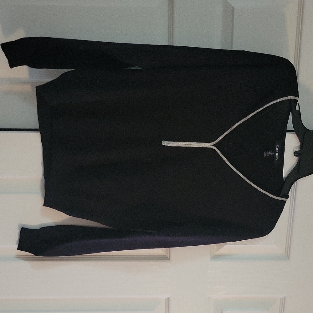 Ellen Tracy Navy V-Neck Long Sleeve Top